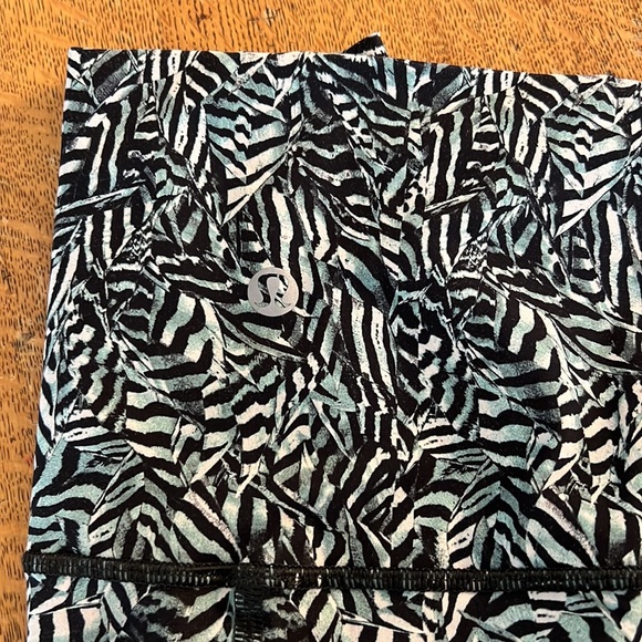 Lululemon leggings - like new - Picture 2 of 5